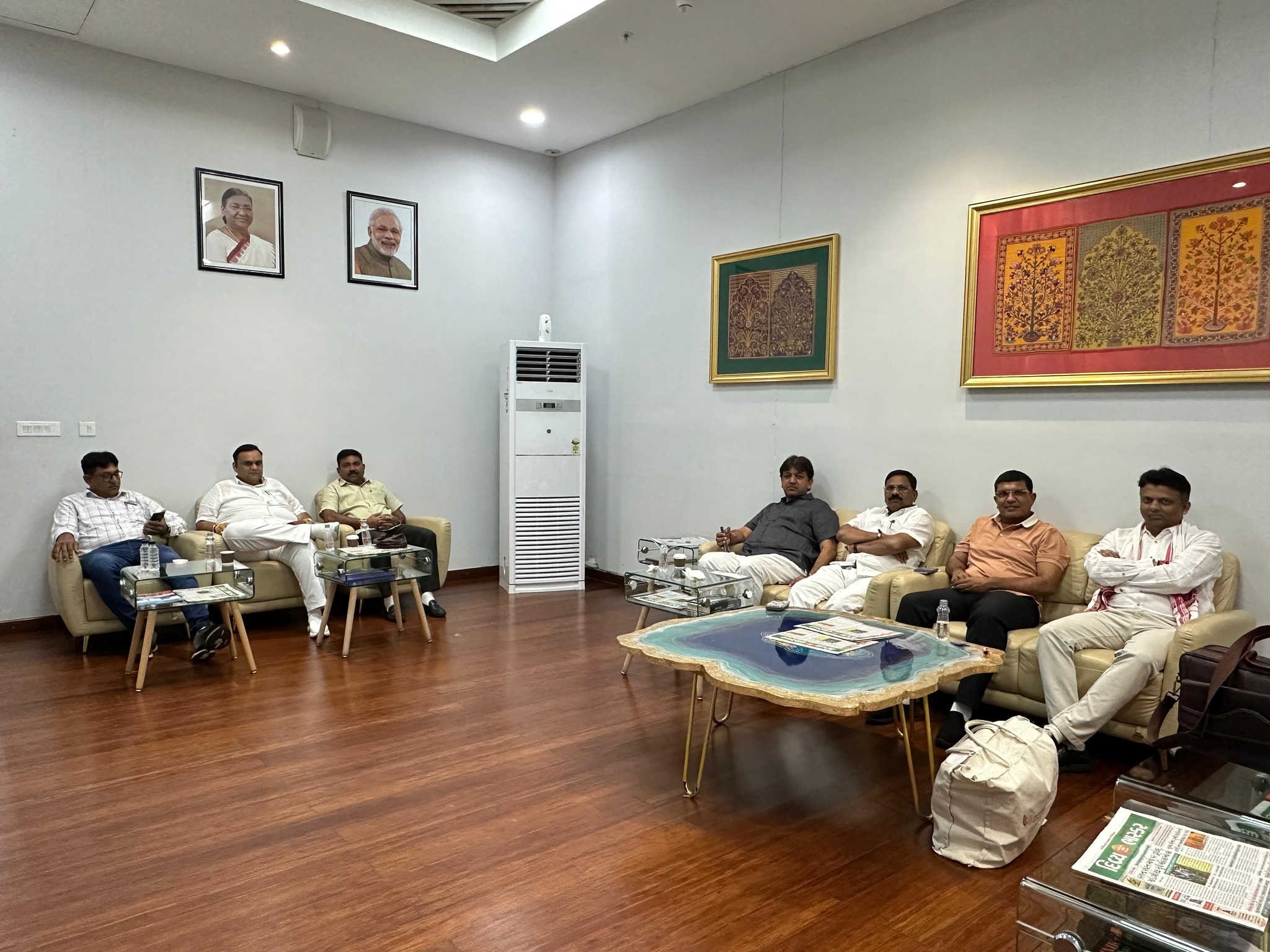 તા.૧૮-૦૮-૨૦૨૫ ના રોજ બારડોલીના સાંસદ શ્રી પ્રભુભાઈ વસાવાજી, વલસાડના સાંસદ શ્રી ધવલભાઈ પટેલજી, સુરત જિલ્લા ભાજપ પ્રમુખશ્રી ભરતભાઈ રાઠોડજી, ચોર્યાસી વિધાનસભાના ધારાસભ્ય શ્રી સંદીપભાઈ દેસાઈજી, મારી સાથે મારા સુરત જીલ્લા ભારતીય જનતા પાર્ટીના મહામંત્રીશ્રીઓ રાજેશભાઈ પટેલ, કિશનભાઇ પટેલ સાથે દિલ્હી જવા રવાના.